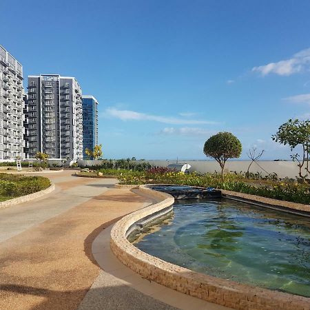 Mactan Newtown Condo With Garden And Ocean View 8Newtown Blvd Lapu-Lapu City Exteriör bild