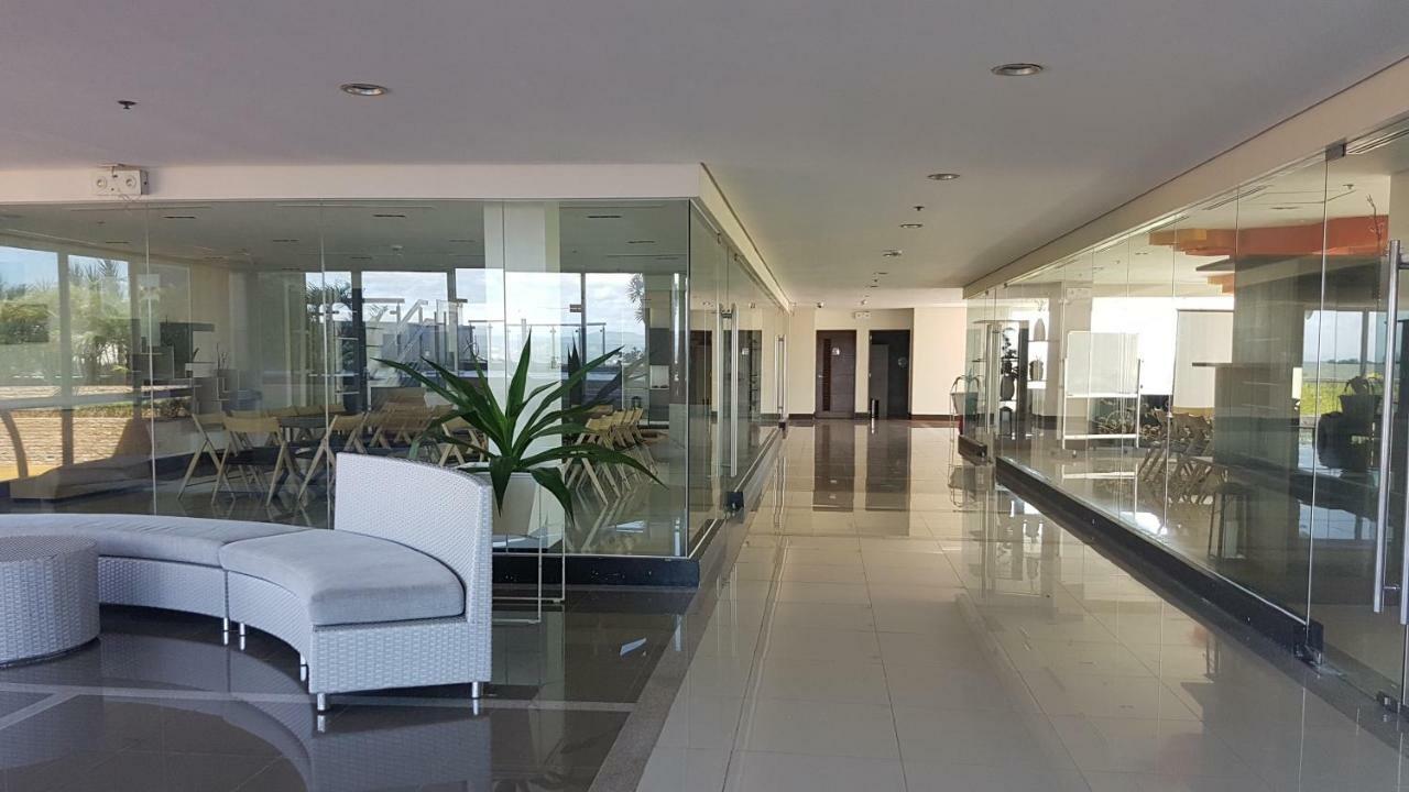 Mactan Newtown Condo With Garden And Ocean View 8Newtown Blvd Lapu-Lapu City Exteriör bild