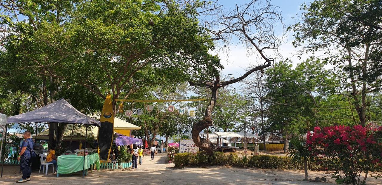Mactan Newtown Condo With Garden And Ocean View 8Newtown Blvd Lapu-Lapu City Exteriör bild