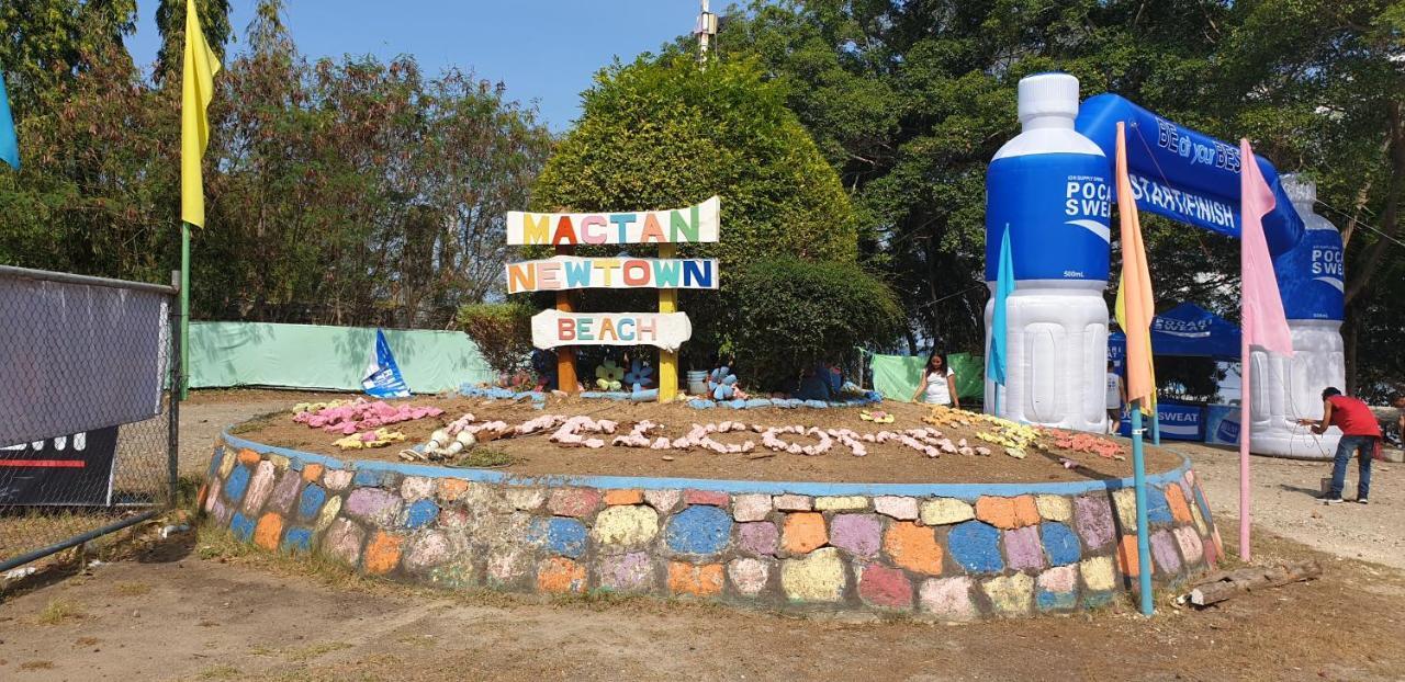 Mactan Newtown Condo With Garden And Ocean View 8Newtown Blvd Lapu-Lapu City Exteriör bild
