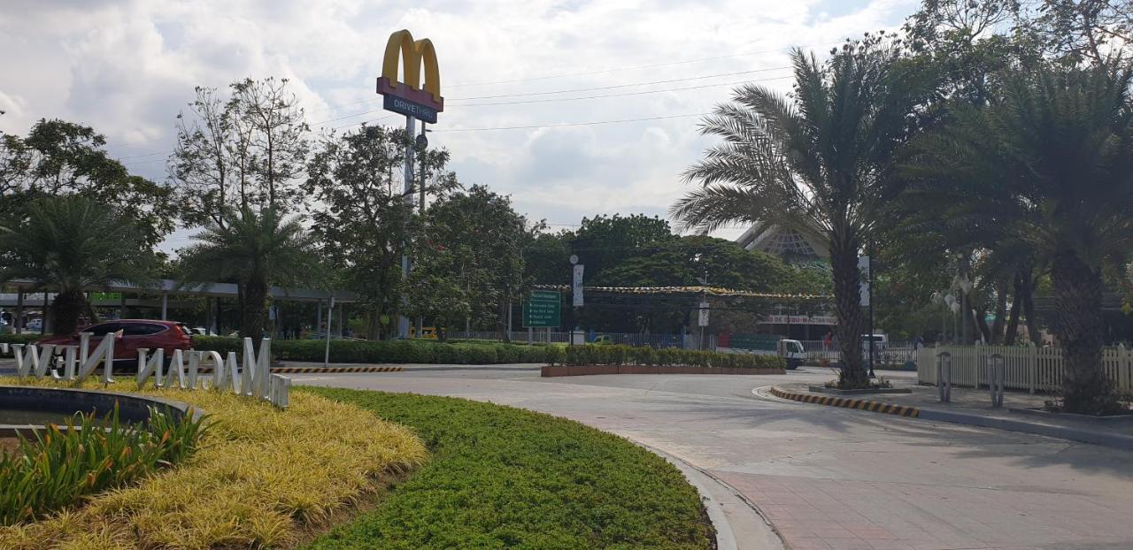 Mactan Newtown Condo With Garden And Ocean View 8Newtown Blvd Lapu-Lapu City Exteriör bild