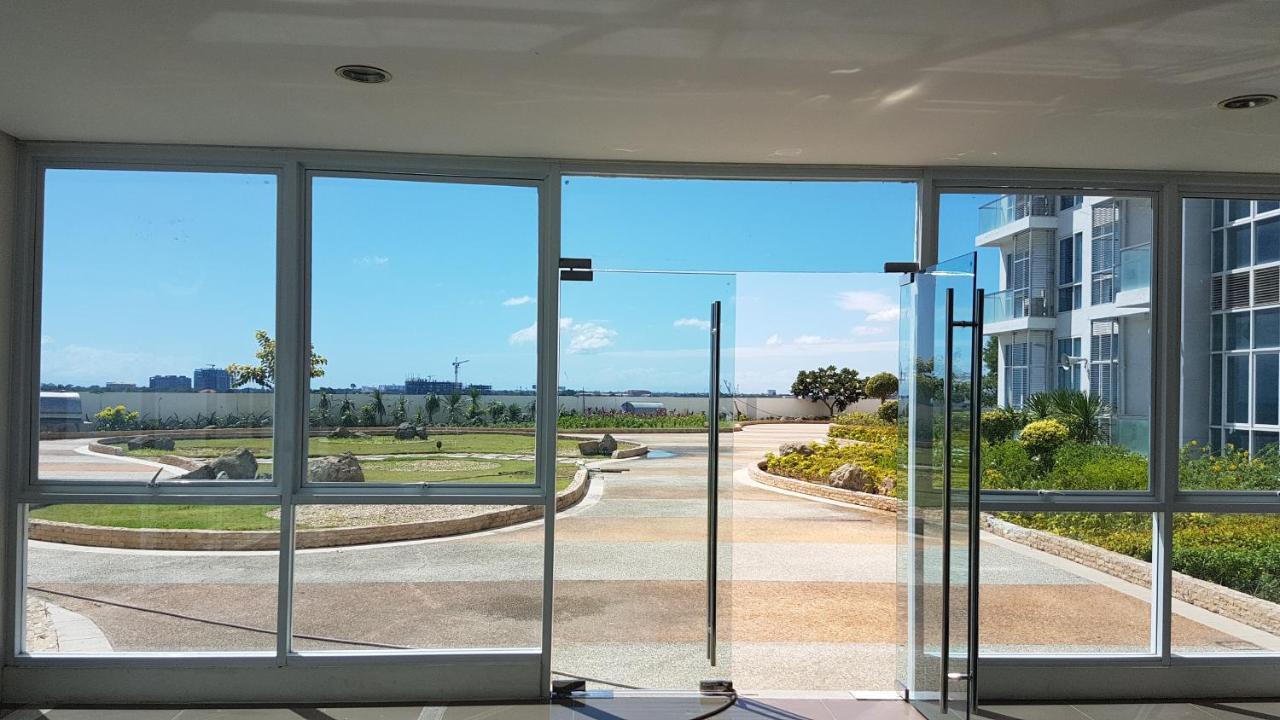 Mactan Newtown Condo With Garden And Ocean View 8Newtown Blvd Lapu-Lapu City Exteriör bild